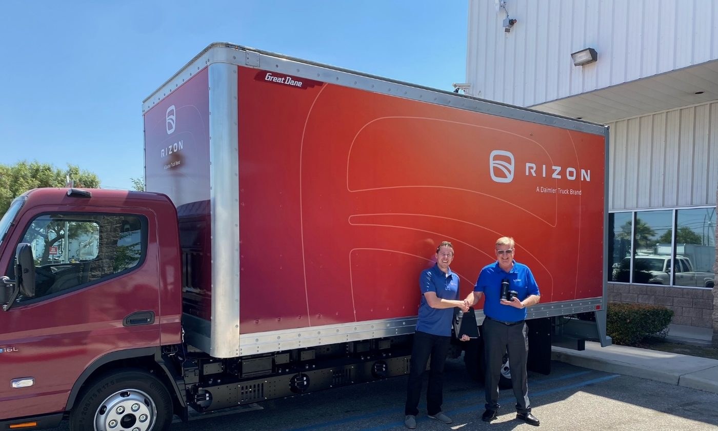 Handshake marking the first RIZON truck order between the RIZON team and a dealer